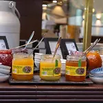 塔昂斯世界朵纳维尔酒店 酒店 4*
