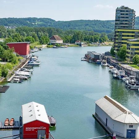 Hotel Trans World Donauwelle Linz