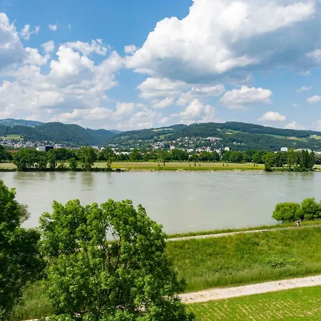 Trans World Donauwelle Linz