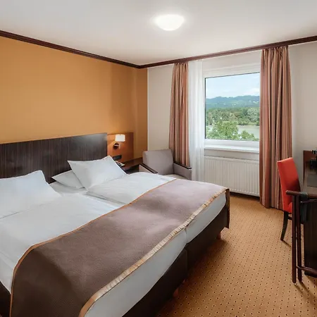 Trans World Donauwelle Hotel