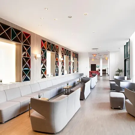 Trans World Donauwelle Hotel