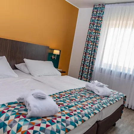 Trans World Donauwelle Hotel 4*