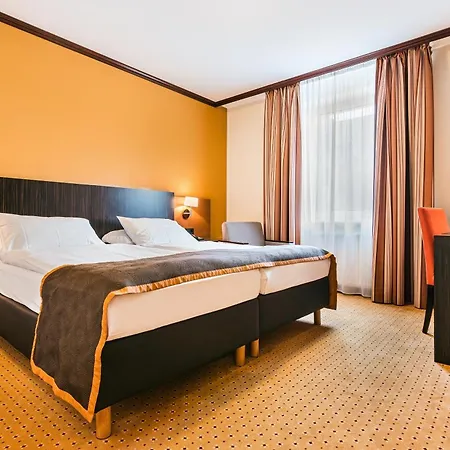 Trans World Donauwelle Hotel