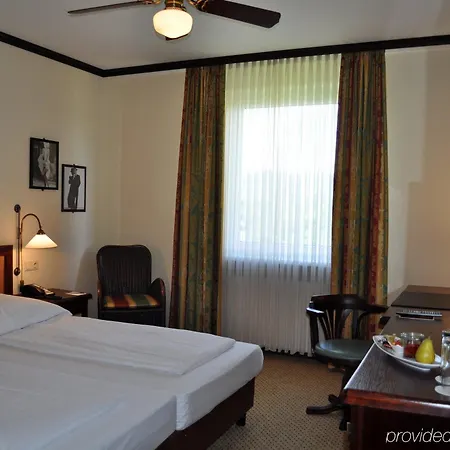 Trans World Donauwelle Hotel 4*