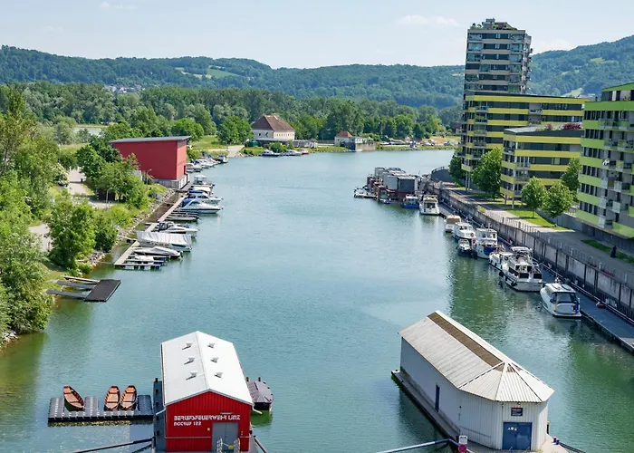 Otel Trans World Donauwelle Linz