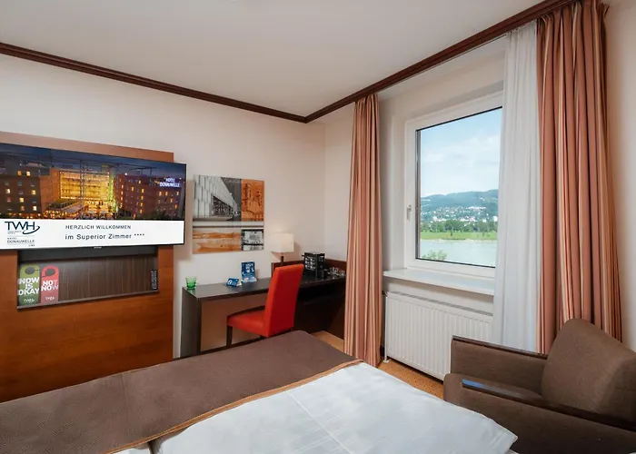 Trans World Donauwelle Otel