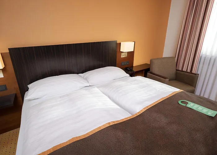 Otel Trans World Donauwelle 4*