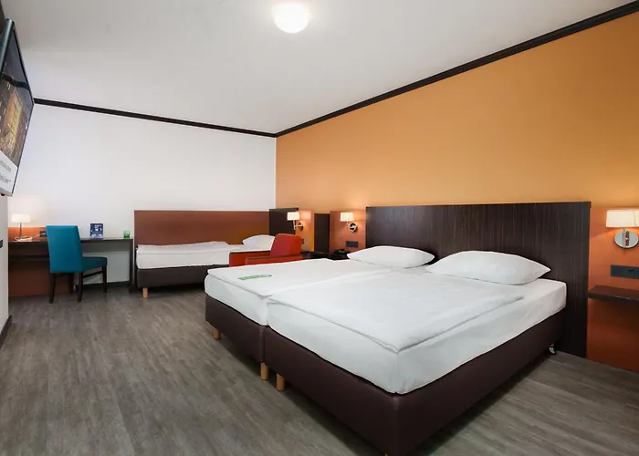 Trans World Donauwelle Отель 4*