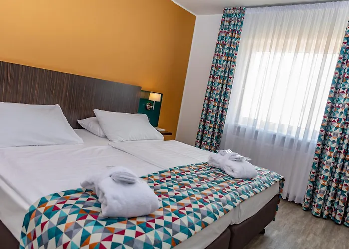 Trans World Donauwelle Отель 4*